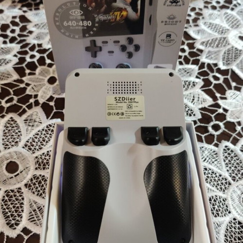 D-007 Plus handheld Android game console with memory card