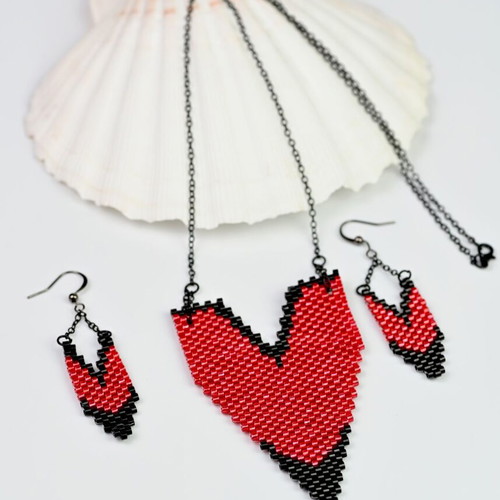 Strast jewelry set custom made with necklace and earrings in black and red