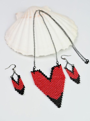 Strast jewelry set custom made with necklace and earrings in black and red