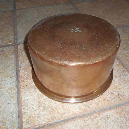 Bronze old pot used, diameter 24/26 cm, height 15 cm