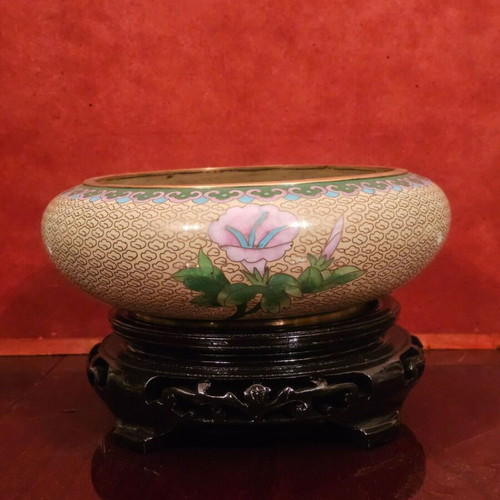 Vintage Chinese cloisonné bowl with wooden base like new