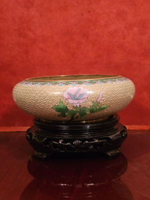 Vintage Chinese cloisonné bowl with wooden base like new