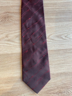 Tie in excellent condition
