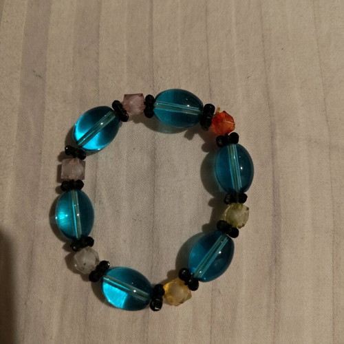 Bracelet with blue stones like new, elastic