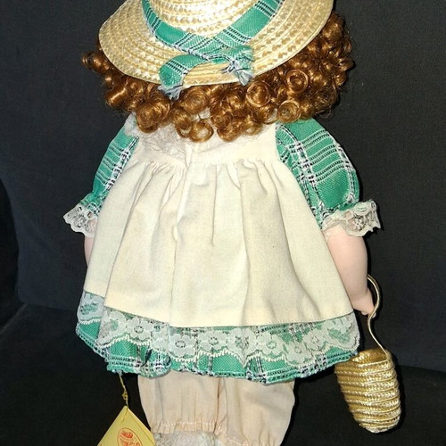 Porcelain doll The Heritage Mint Ltd like new