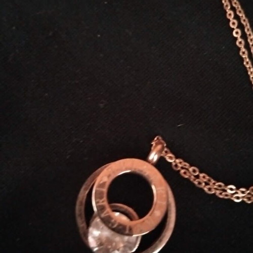 Pendant gold color like new