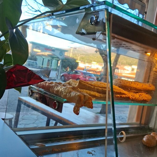 Display case used in good condition