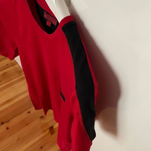 Burberry Sport T-shirt μέγεθος M σαν καινούριο, κόκκινο με μαύρη ρίγα