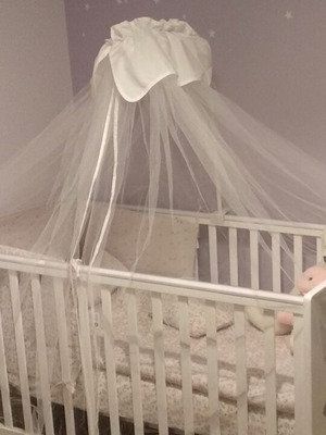 Baby Oliver mosquito net like new, white fabric and tulle