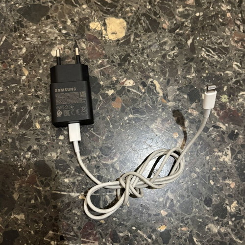 Samsung charger with Lightning cable like new
