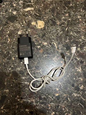 Samsung charger with Lightning cable like new