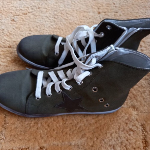 Athletic green boots like new, size 41