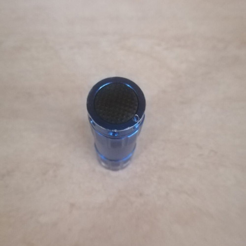 Battery flashlight 8.5 cm with 9 LED used, includes 3 AAA batteries