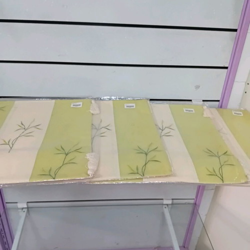Set of 4 pillowcases new, green-cream with Clara decor