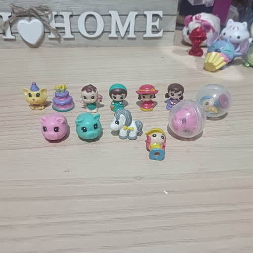 Squinkies collectible figures used with cases and bracelets