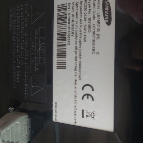 Samsung LE19R71B TV used, 19 inches, HDMI to AV converter included