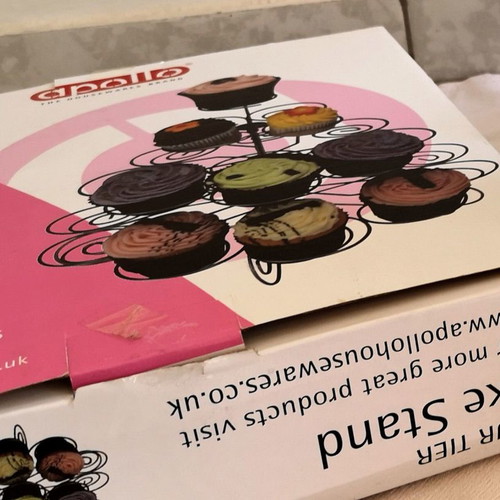 Cupcakes/Muffins Presentation Stand new, 23 slots