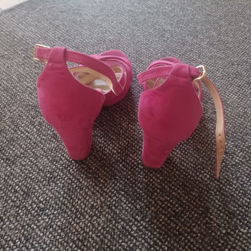 Bozikis fuchsia sandals used, size 37