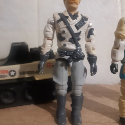 Lot GI Joe with 3 figures and 2 Polar Battle Bear vehicles like new
