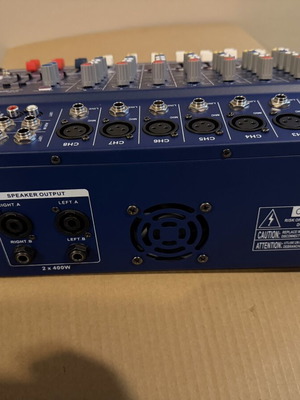 Αυτοενισχυόμενη κονσόλα ήχου 800W 8 καναλιών