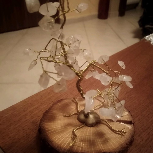 Handmade tree with wire and rose quartz