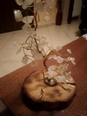 Handmade tree with wire and rose quartz