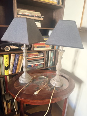Table lamps set French country shabby chic, like new, pair of 2