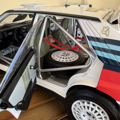 Lancia Delta Integrale 1/8 scale model new with 100 issues