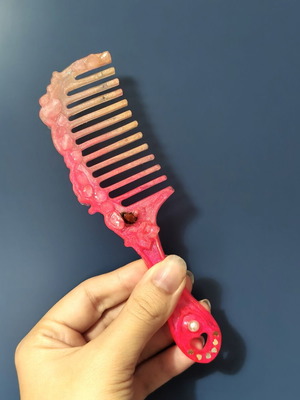 Comb with pink quartz, like new