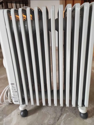 Delonghi Oil Radiator 2,500W 11 Fins like new