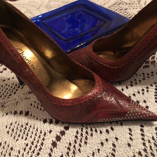 Italian leather Charlize pumps new, burgundy with studs