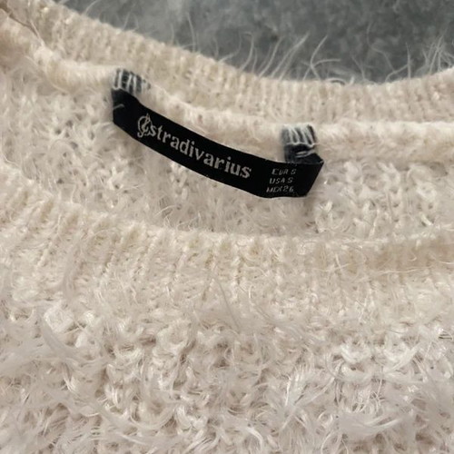 Stradivarius white fuzzy short sleeve sweater like new, size S