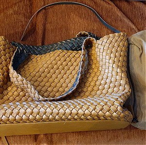 Τσάντα από δερματίνη (45 Χ 30 cm) μαζί με θήκη αξεσουάρ δύο αποθηκευτικών χώρων