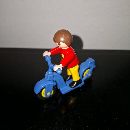 Playmobil 4538 Boy Roller Scooter Vintage 1997 like new