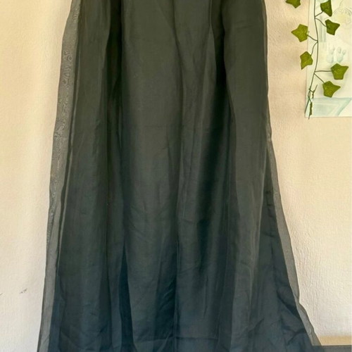 Mango maxi skirt 100% silk like new, size small, black