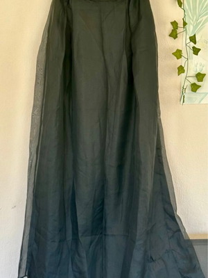 Mango maxi skirt 100% silk like new, size small, black
