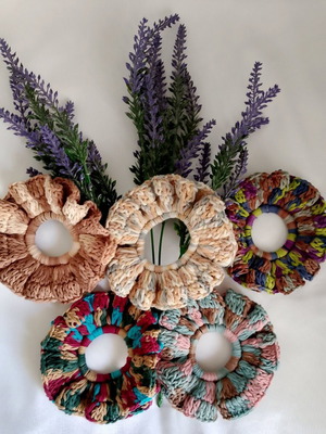 Πλεκτά πολύχρωμα χειροποίητα scrunchies καινούργια