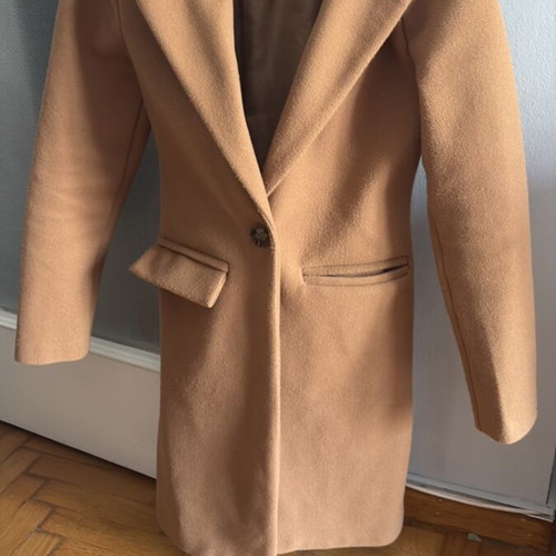 Camel women's small coat like new, fitted style