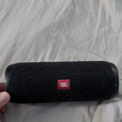 JBL Flip 5 speaker used, 20 watts, not working, no refunds