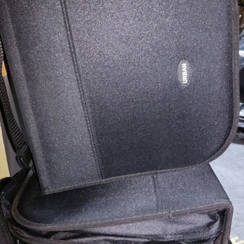 DVD/CD cases in like new condition