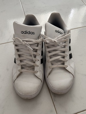 Adidas Grand Court 2.0 sneakers used, size 42, white