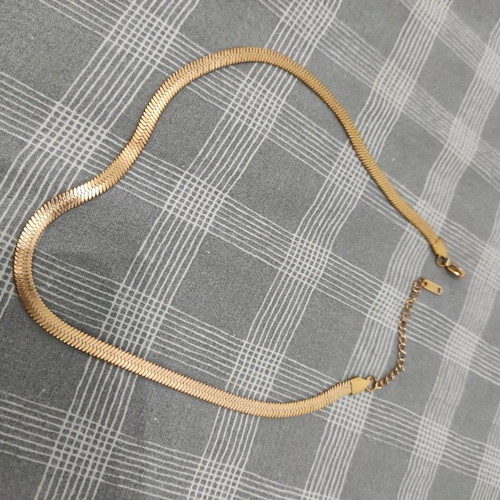 Stainless steel rose gold necklace with pearls in excellent condition