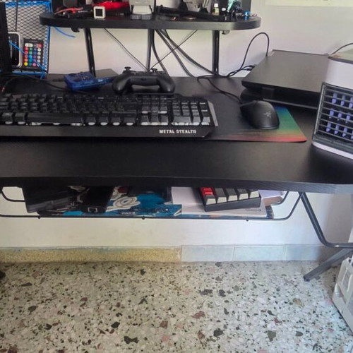 Gaming Chair Fury Avenger XL and Carbon gaming office desk like new