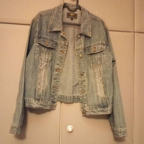 Denim jacket like new, size Medium, blue