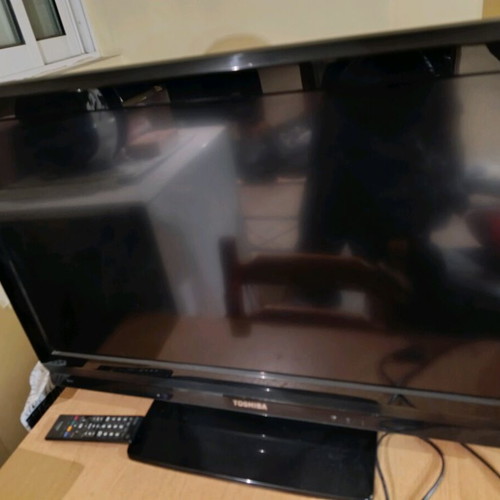 Toshiba 32 TV with remote control