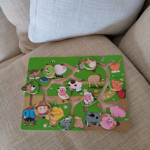 Wooden head-body matching toy with farm animals