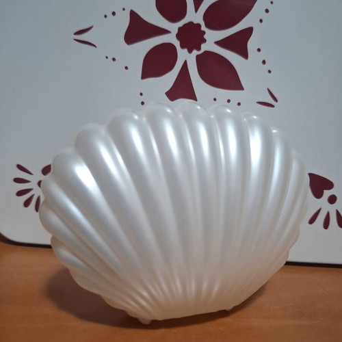 Decorative shell candle like new, with pearl shell box