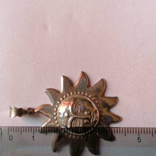 Silver 925 sun pendant new with embossed face
