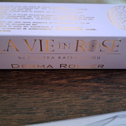 Derma Roller 1.0mm and Lancaster pouch new