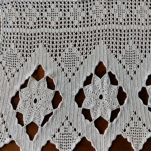 Handmade runner with floss lace like new 200x42 cm